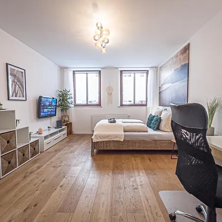 Gemuetliche Mit 2 Schlafzimmern, Kostenfreiem Parkplatz, Modernem Bad, Kueche, Waschmaschine & Trockner Apartment